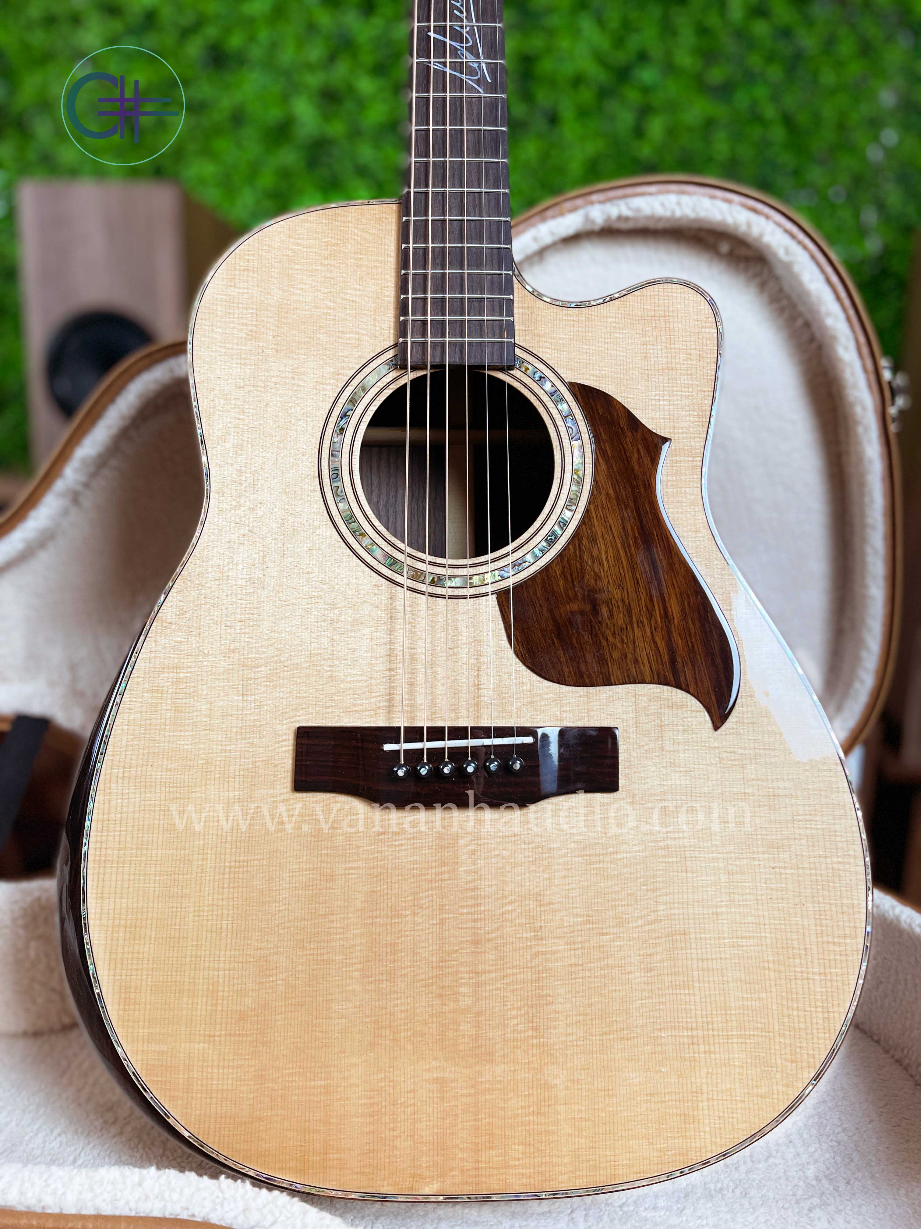 Đàn Guitar Acoustic Custom CL2022 của anh Lê Dũng Sĩ (Khảm trai chữ ký cần đàn)